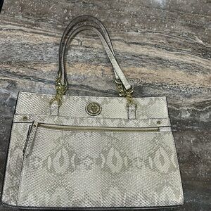 Anne Klein handbag in Like New condition.